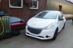 Peugeot 208 wit
